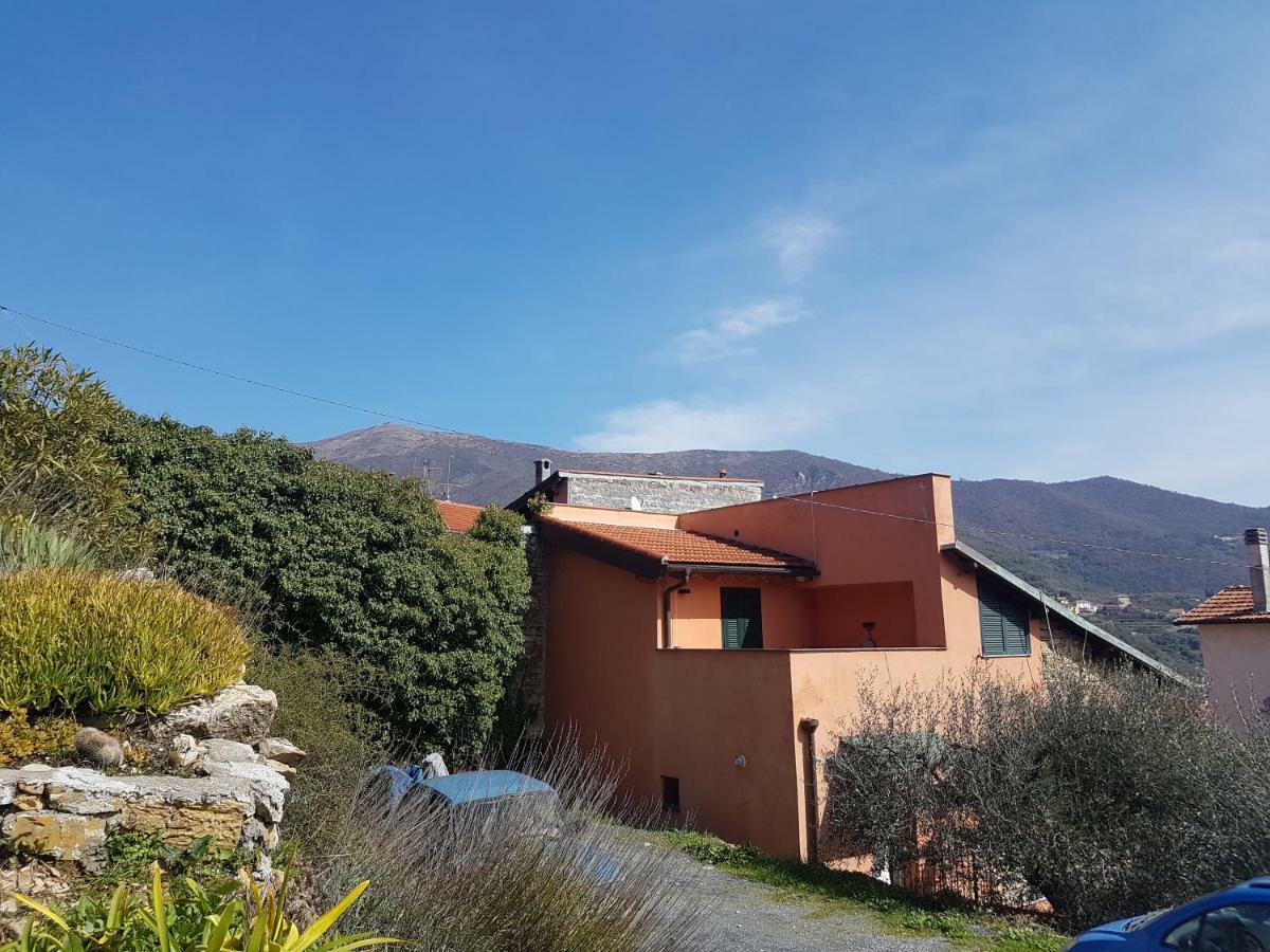 Piccolo Rifugio Nel Verde Chiusavecchia Eksteriør billede